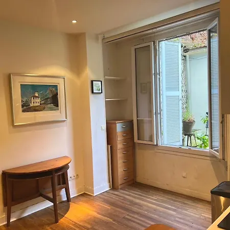 Charming Montmartre פריז